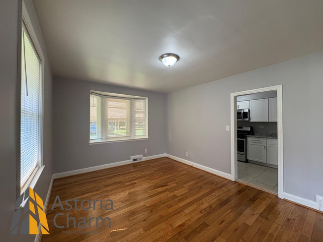 Building Photo - Warm & Welcoming 3 Bed, 2 Bath Home with C...
