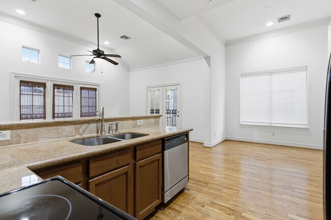 Building Photo - 1303 Sherwood Point Ln