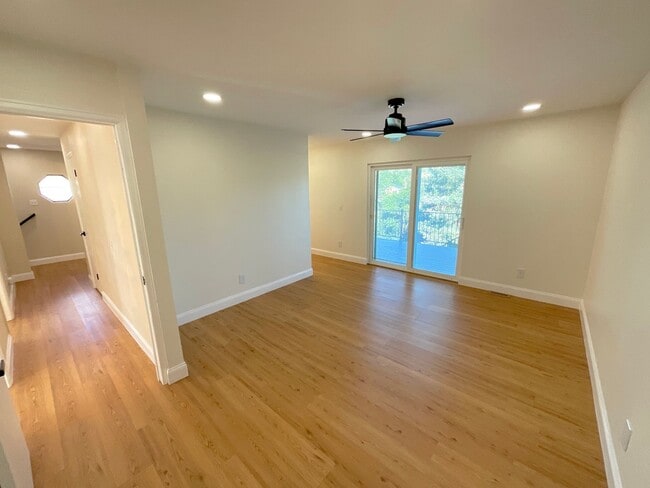 Building Photo - 4 Bedroom Home Available Near E Cheyenne M...