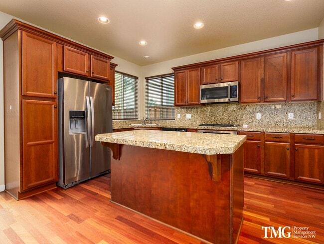 Building Photo - Beautiful 3+br/2.5ba House with office, fenced yard, 2 car garage and AC