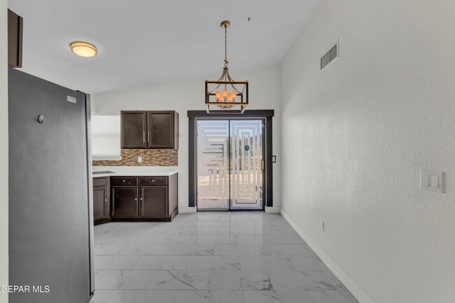 Building Photo - 536 Achim Dr