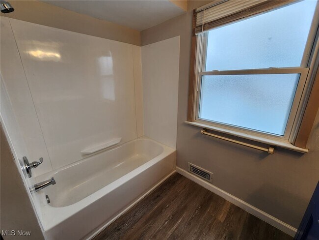 Building Photo - 2413 Elmdale Rd