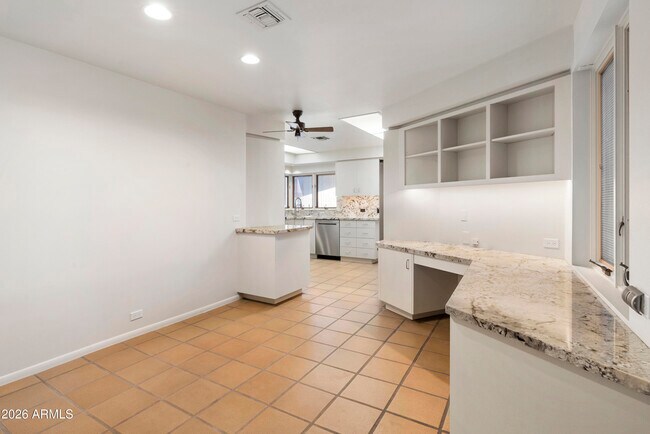 Building Photo - 6700 E Hawksnest Rd