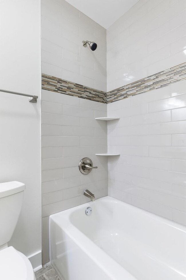 Building Photo - Four Bedroom Four Bath Home