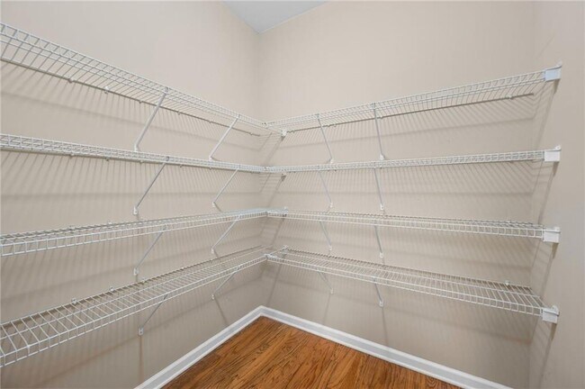 Building Photo - 4071 Kingsley Park Ln