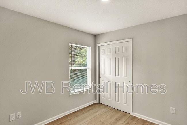 Building Photo - 2905 W 16th St