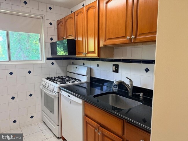 Building Photo - 2839 Kalmia Lee Ct