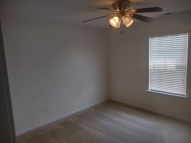 Building Photo - ****MOVE IN SPECIAL****Two Story, Five Bed...