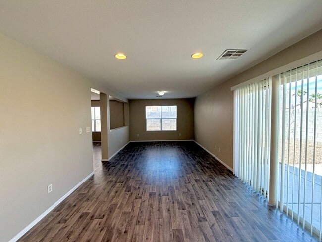 Building Photo - 5712 Viberti Ct