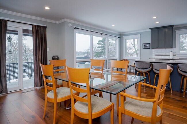 Building Photo - 10 N Pistakee Lake Rd