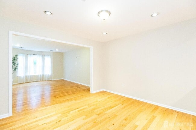 Building Photo - 127 Forest Dr