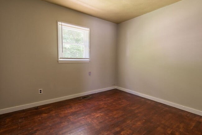 Building Photo - "Charming 2-Bed Condo Retreat in Lincolnton – Cozy 975 Sq. Ft. Haven!"