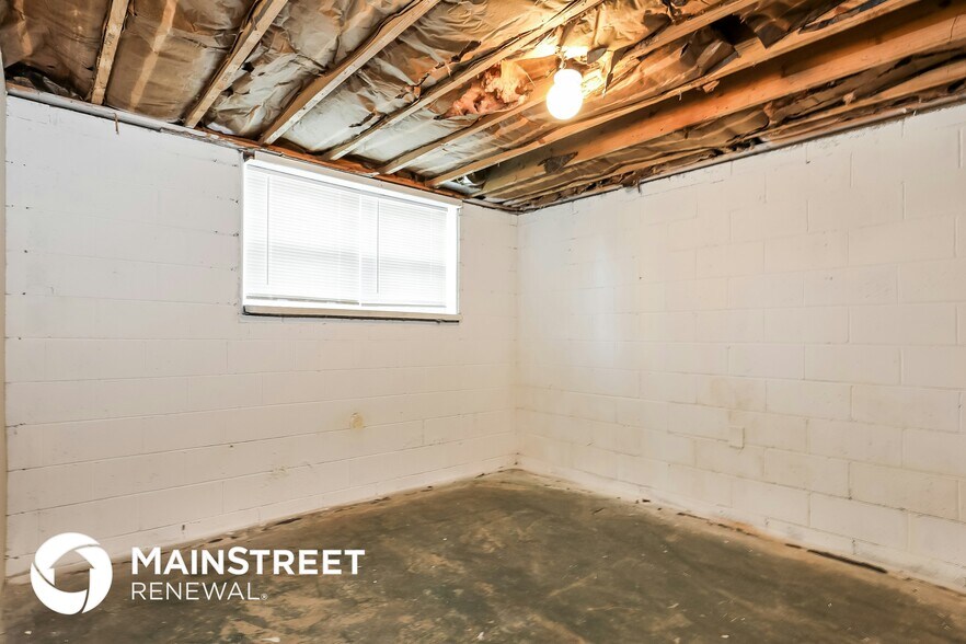 Building Photo - 833 Brian Ln