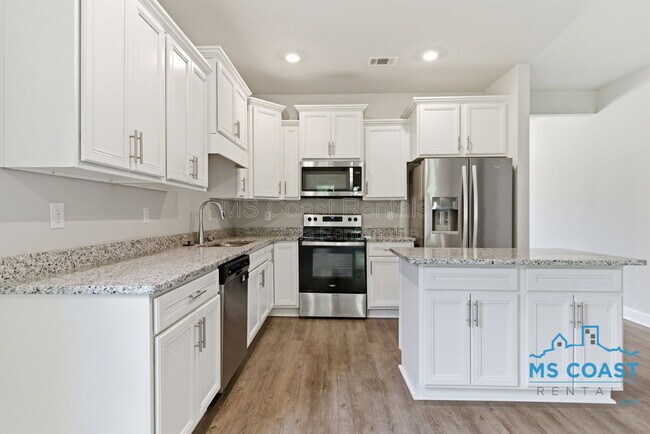 Building Photo - 5723 Overland Dr