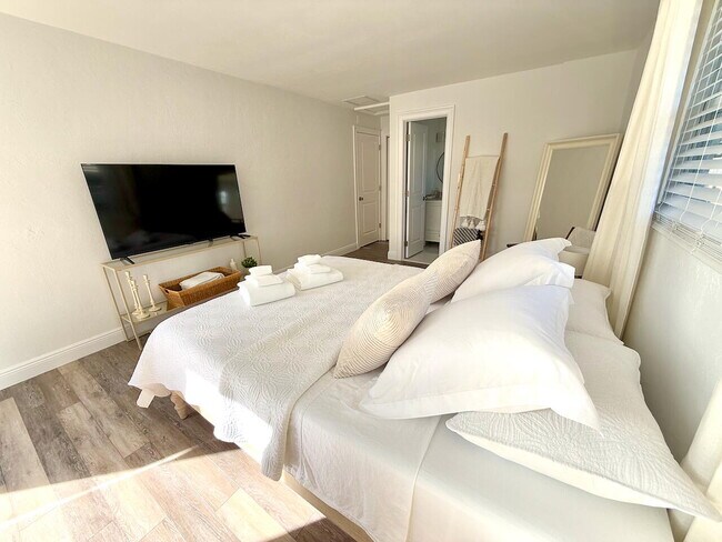 Building Photo - 311 N Swinton Ave