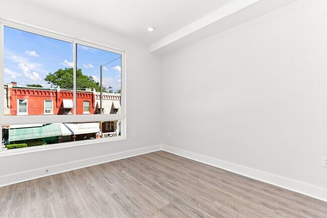 Building Photo - 950 N 43rd St