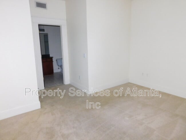 Building Photo - 943 N Ormewood Park Dr SE
