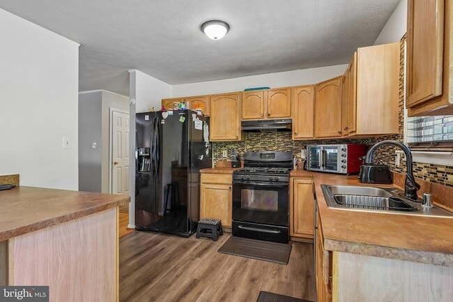 Building Photo - 7039 Heather Dr