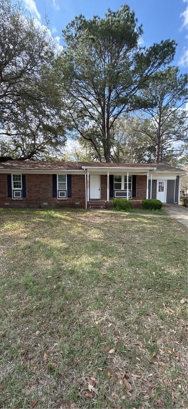 Building Photo - 1403 Greenbrier Ct