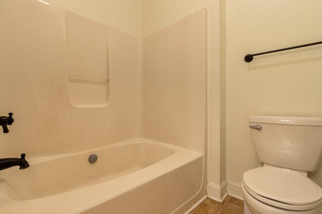 Building Photo - 2053 Dundee Way