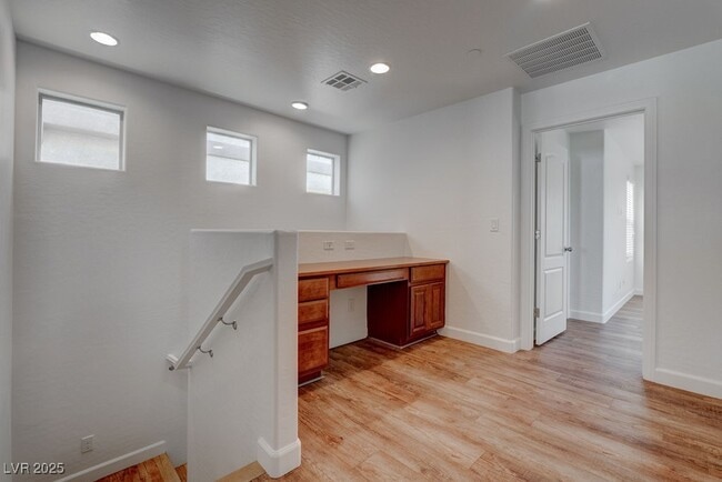 Building Photo - 7733 Lively Loom Ct