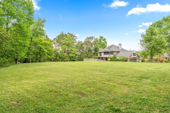 Building Photo - 108 Rolling Meadow Dr