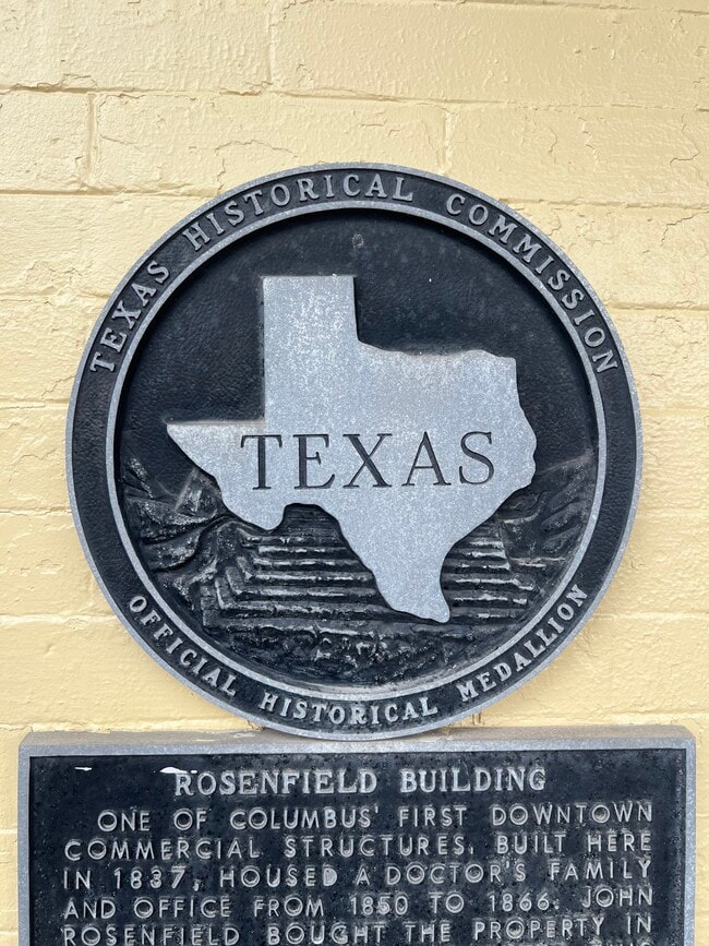 Building Photo - 1004 Milam St