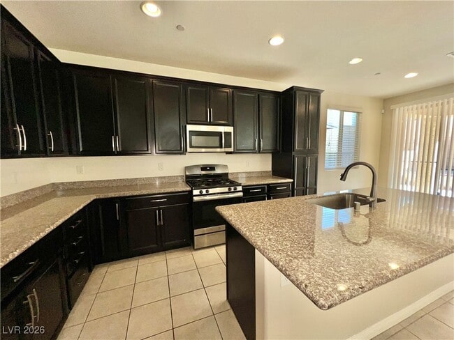 Building Photo - 365 Badinerie St