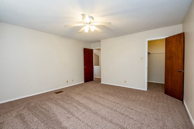 Building Photo - Immaculate 2 Bed, 2 Bath w/Loft Space!