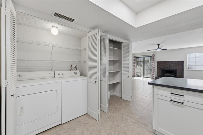 Building Photo - 3283 Dawnflower St