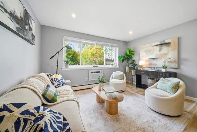 Building Photo - 20 Radcliffe Rd