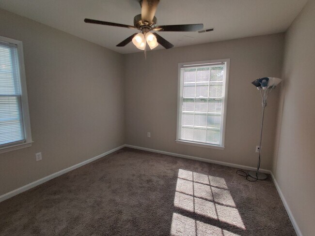 Building Photo - 7236 Walnut Wood Dr