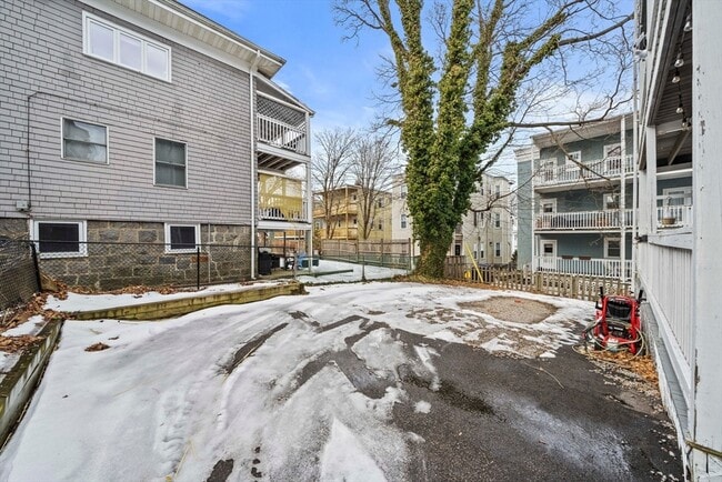 Building Photo - 89 Train St