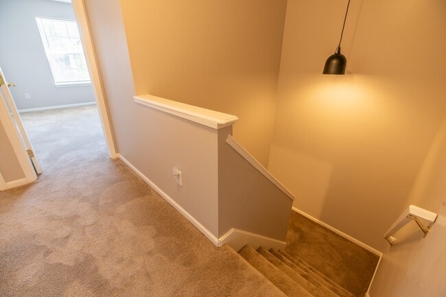 Building Photo - 484-486 Applegate Ln