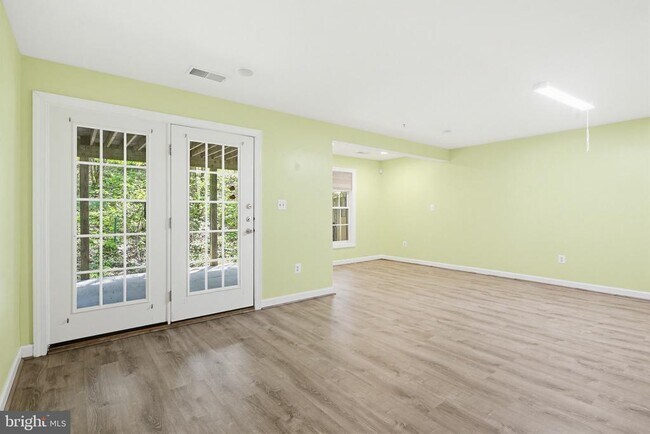 Building Photo - 10635 Hillingdon Rd