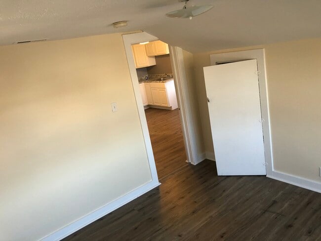 Building Photo - 68 Perry Ave