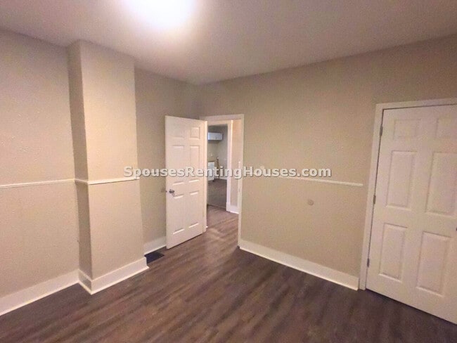 Building Photo - 3608 N Kenwood Ave