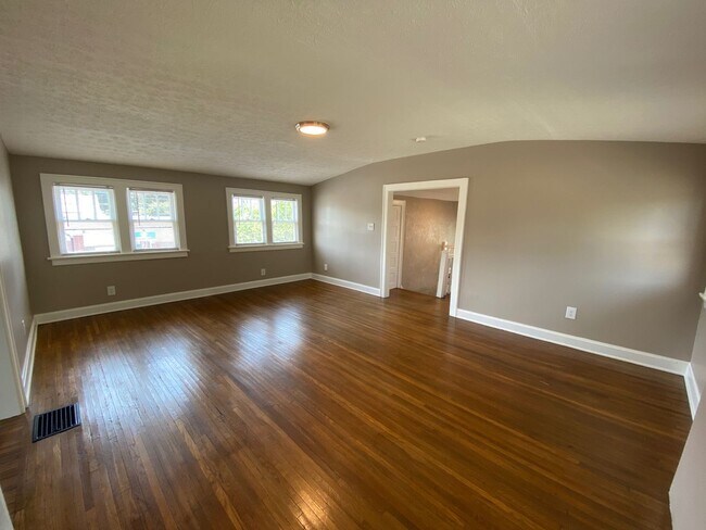 Building Photo - 345 Dana Ave