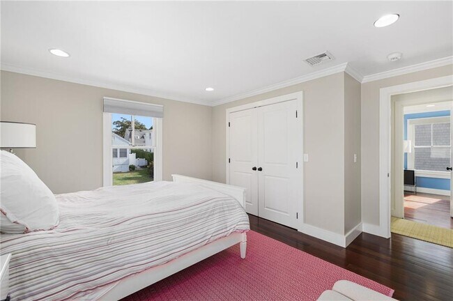 Building Photo - 44 Tuckerman Ave