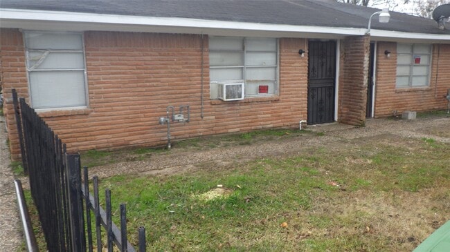 Building Photo - 8410 Brandon St