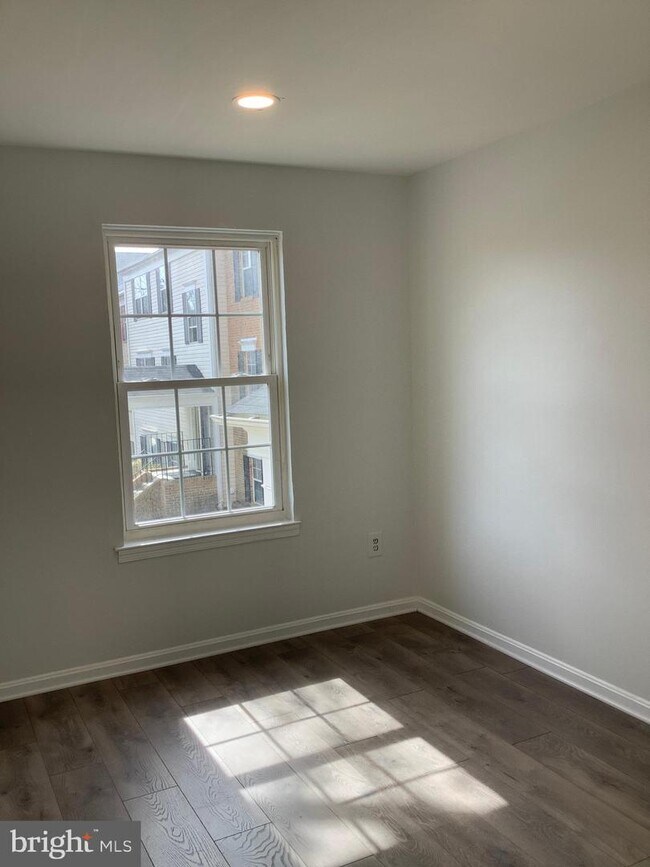 Building Photo - 12 Normandy Square Ct