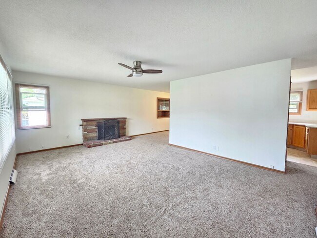 Building Photo - $2,500 - 4 Bed / 2 Bath Beautiful Home in ...