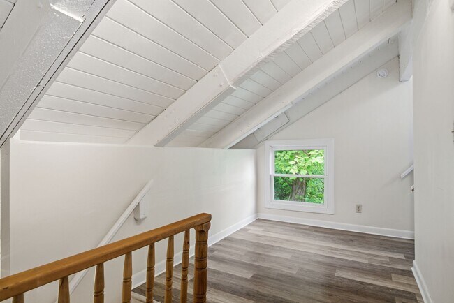 Building Photo - Spacious 4-Bedroom Pet Friendly Home in a Peaceful Rural Setting