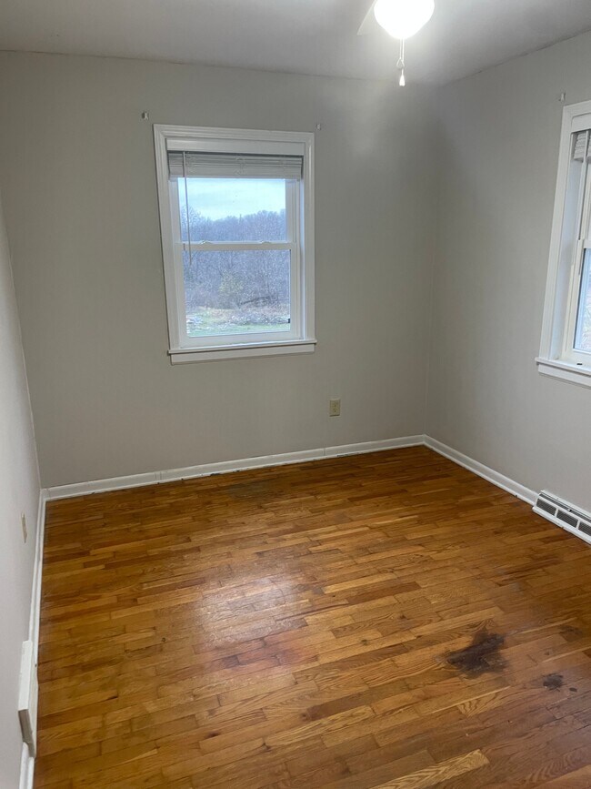 Building Photo - 4932 N Creasy Springs Rd