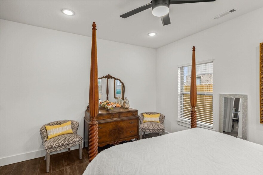 Building Photo - 2612 SW Livingston Square