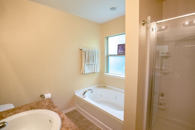 Building Photo - 2527 Eisner Dr