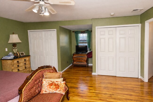 Building Photo - Sophisticated 4 bedroom Home in Coram for rent.