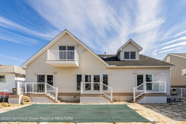 Building Photo - 18 Halsey Dr