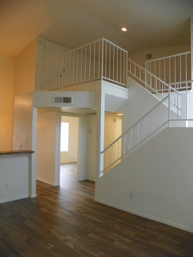 Building Photo - 1 bedroom with loft - or 2nd bedroom - w/d...