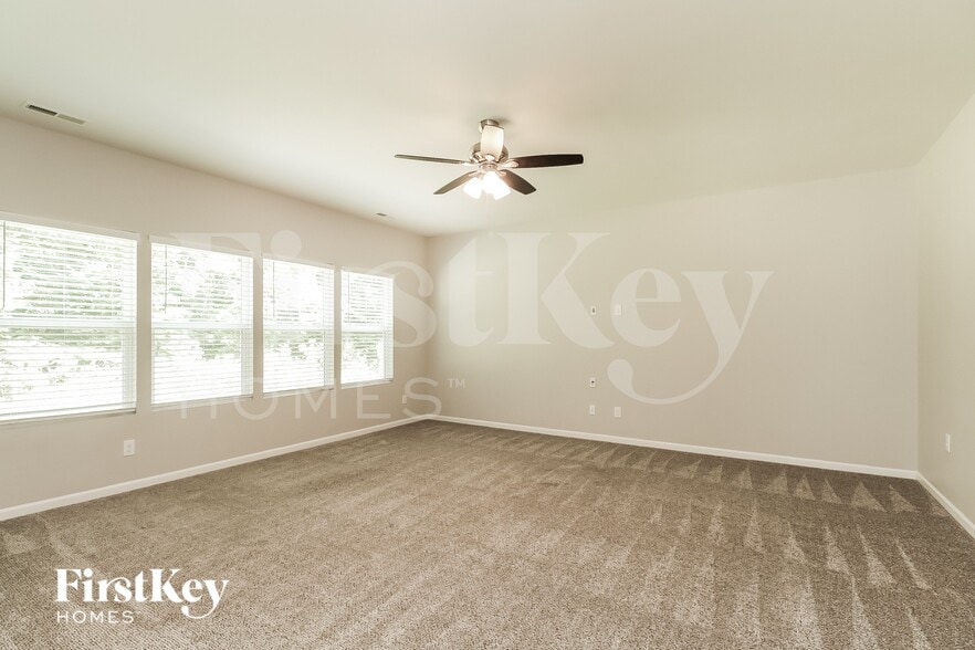 Building Photo - 8000 Camden Crossing